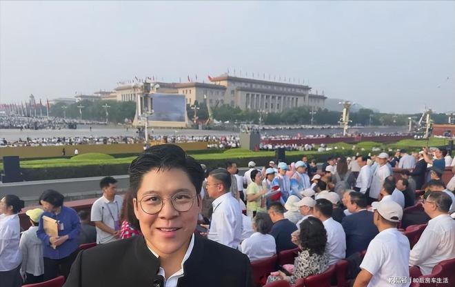 齐聚霍震霆父子三人出席姚明身高太出挑AG真人旗舰厅大阅兵现场：明星大佬(图9)